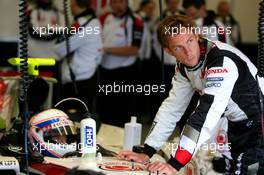 25.04.2006 Silverstone, England, Jenson Button (GBR), Honda Racing F1 Team, Anthony Davidson (GBR), Test Driver, Honda Racing F1 Team www.xpb.cc, EMail: info@xpb.cc - copy of publication required for printed pictures. Every used picture is fee-liable. c Copyright: Davenport / xpb.cc