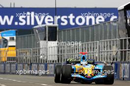 25.04.2006 Silverstone, England, Fernando Alonso (ESP), Renault F1 Team, www.xpb.cc, EMail: info@xpb.cc - copy of publication required for printed pictures. Every used picture is fee-liable. c Copyright: Davenport / xpb.cc