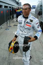 19.09.2006 Silverstone, England,  Lewis Hamilton (GBR), McLaren Mercedes, Returns to the pitlane after stopping on track