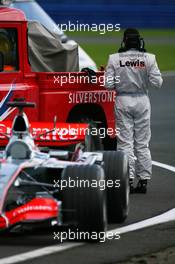 19.09.2006 Silverstone, England,  Lewis Hamilton (GBR), McLaren Mercedes, MP4-21, Stops on track