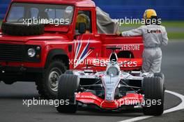 19.09.2006 Silverstone, England,  Lewis Hamilton (GBR), McLaren Mercedes, MP4-21, Stops on track