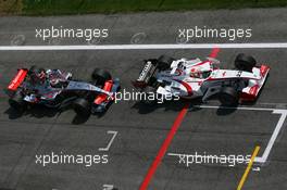 21.04.2006 Imola, Italy,  Kimi Raikkonen (FIN), Räikkönen, McLaren Mercedes, MP4-21 and Yuji Ide (JPN), Super Aguri F1, SA05 - Formula 1 World Championship, Rd 4, San Marino Grand Prix, Friday Practice