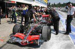 21.04.2006 Imola, Italy,  Kimi Raikkonen (FIN), Räikkönen, McLaren Mercedes - Formula 1 World Championship, Rd 4, San Marino Grand Prix, Friday Practice