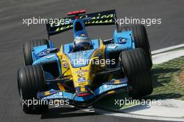 21.04.2006 Imola, Italy,  Fernando Alonso (ESP), Renault F1 Team, R26 - Formula 1 World Championship, Rd 4, San Marino Grand Prix, Friday Practice