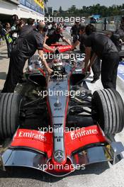 21.04.2006 Imola, Italy,  Kimi Raikkonen (FIN), Räikkönen, McLaren Mercedes - Formula 1 World Championship, Rd 4, San Marino Grand Prix, Friday Practice