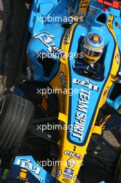 21.04.2006 Imola, Italy,  Fernando Alonso (ESP), Renault F1 Team, R26 - Formula 1 World Championship, Rd 4, San Marino Grand Prix, Friday Practice