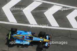 21.04.2006 Imola, Italy,  Fernando Alonso (ESP), Renault F1 Team, R26 - Formula 1 World Championship, Rd 4, San Marino Grand Prix, Friday Practice