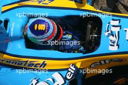 21.04.2006 Imola, Italy,  Giancarlo Fisichella (ITA), Renault F1 Team, R26 - Formula 1 World Championship, Rd 4, San Marino Grand Prix, Friday Practice