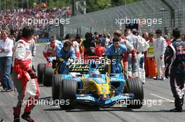 23.04.2006 Imola, Italy,  Fernando Alonso (ESP), Renault F1 Team - Formula 1 World Championship, Rd 4, San Marino Grand Prix, Sunday Pre-Race Grid