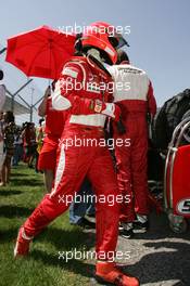 23.04.2006 Imola, Italy,  Michael Schumacher (GER), Scuderia Ferrari - Formula 1 World Championship, Rd 4, San Marino Grand Prix, Sunday Pre-Race Grid