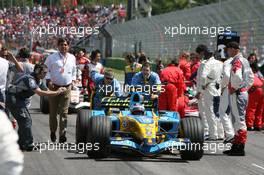 23.04.2006 Imola, Italy,  Jarno Trulli (ITA), Toyota Racing - Formula 1 World Championship, Rd 4, San Marino Grand Prix, Sunday Pre-Race Grid