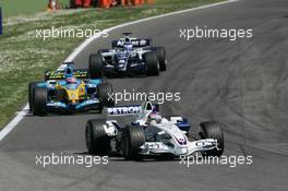 23.04.2006 Imola, Italy,  Jacques Villeneuve (CDN), BMW Sauber F1 Team, F1.06 leads Giancarlo Fisichella (ITA), Renault F1 Team, R26 - Formula 1 World Championship, Rd 4, San Marino Grand Prix, Sunday Race