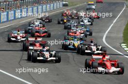 23.04.2006 Imola, Italy,  START of teh RACE - Formula 1 World Championship, Rd 4, San Marino Grand Prix, Sunday Race