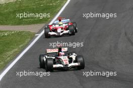 23.04.2006 Imola, Italy,  Rubens Barrichello (BRA), Honda Racing F1 Team, RA106  leads Ralf Schumacher (GER), Toyota Racing, TF106 - Formula 1 World Championship, Rd 4, San Marino Grand Prix, Sunday Race