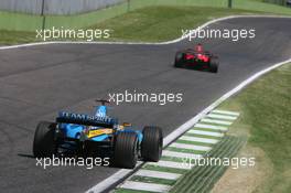 23.04.2006 Imola, Italy,  Fernando Alonso (ESP), Renault F1 Team chases Michael Schumacher (GER), Scuderia Ferrari, 248 F1 - Formula 1 World Championship, Rd 4, San Marino Grand Prix, Sunday Race