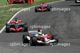 23.04.2006 Imola, Italy,  Ralf Schumacher (GER), Toyota Racing, TF106 leads Juan-Pablo Montoya (COL), Juan Pablo, McLaren Mercedes, MP4-21 - Formula 1 World Championship, Rd 4, San Marino Grand Prix, Sunday Race