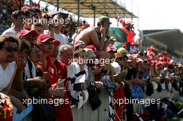 23.04.2006 Imola, Italy,  Race fans - Formula 1 World Championship, Rd 4, San Marino Grand Prix, Sunday Race