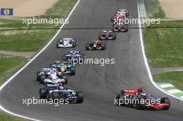 23.04.2006 Imola, Italy,  Kimi Raikkonen (FIN), Räikkönen, McLaren Mercedes, MP4-21 leads Mark Webber (AUS), Williams F1 Team, FW28 Cosworth - Formula 1 World Championship, Rd 4, San Marino Grand Prix, Sunday Race