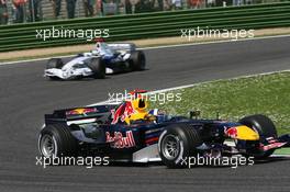 23.04.2006 Imola, Italy,  David Coulthard (GBR), Red Bull Racing, RB2 leads Nick Heidfeld (GER), BMW Sauber F1 Team, F1.06 - Formula 1 World Championship, Rd 4, San Marino Grand Prix, Sunday Race