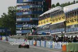 23.04.2006 Imola, Italy,  Michael Schumacher (GER), Scuderia Ferrari, 248 F1 wins the race - Formula 1 World Championship, Rd 4, San Marino Grand Prix, Sunday Race