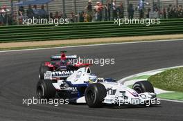 23.04.2006 Imola, Italy,  Nick Heidfeld (GER), BMW Sauber F1 Team, F1.06 leads Scott Speed (USA), Scuderia Toro Rosso, STR01 - Formula 1 World Championship, Rd 4, San Marino Grand Prix, Sunday Race