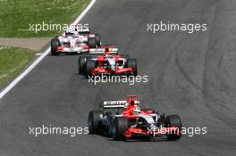 23.04.2006 Imola, Italy,  Tiago Monteiro (PRT), Midland MF1 Racing, Toyota M16 leads Christijan Albers (NED), Midland MF1 Racing, Toyota M16 - Formula 1 World Championship, Rd 4, San Marino Grand Prix, Sunday Race