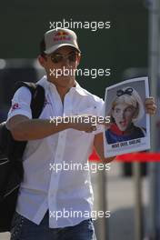 22.04.2006 Imola, Italy,  Christian Klien (AUT), Red Bull Racing with a picture of Scott Speed (USA), Scuderia Toro Rosso - Formula 1 World Championship, Rd 4, San Marino Grand Prix, Saturday