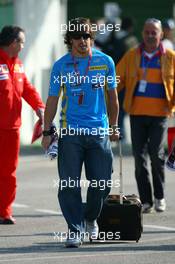 22.04.2006 Imola, Italy,  Fernando Alonso (ESP), Renault F1 Team - Formula 1 World Championship, Rd 4, San Marino Grand Prix, Saturday