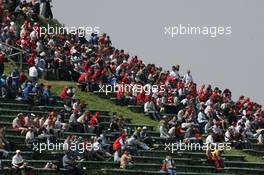 22.04.2006 Imola, Italy,  Race fans - Formula 1 World Championship, Rd 4, San Marino Grand Prix, Saturday Qualifying