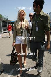 22.04.2006 Imola, Italy,  Girls in the Paddock - Formula 1 World Championship, Rd 4, San Marino Grand Prix, Saturday