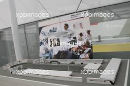 23.04.2006 Imola, Italy,  Modell of the BMW Sauber F1 Team - PIT LANE PARK - Formula 1 World Championship, Rd 4, San Marino Grand Prix, Sunday