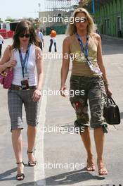 23.04.2006 Imola, Italy,  Girls in the paddock - Formula 1 World Championship, Rd 4, San Marino Grand Prix, Sunday