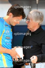 20.04.2006 Imola, Italy,  Giancarlo Fisichella (ITA), Renault F1 Team with Bernie Ecclestone (GBR) - Formula 1 World Championship, Rd 4, San Marino Grand Prix, Thursday