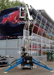 18.04.2006 Imola, Italy,  The new Red Bull Energy Station gets build up as well the engeneers offices above the technical trucks (Red Bull Racing Tree House)  - Formula 1 World Championship, Rd 4, San Marino Grand Prix, Thursday