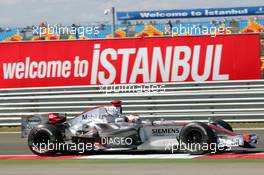 25.08.2006 Istanbul, Turkey,  Kimi Raikkonen (FIN), Räikkönen, McLaren Mercedes - Formula 1 World Championship, Rd 14, Turkish Grand Prix, Friday Practice