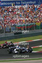 27.08.2006 Istanbul, Turkey,  Mark Webber (AUS), Williams F1 Team, FW28 Cosworth leads Scott Speed (USA), Scuderia Toro Rosso, STR01 - Formula 1 World Championship, Rd 14, Turkish Grand Prix, Sunday Race