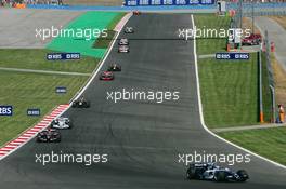 27.08.2006 Istanbul, Turkey,  Nico Rosberg (GER), WilliamsF1 Team, FW28 Cosworth, Vitantonio Liuzzi (ITA), Scuderia Toro Rosso, STR01, Robert Kubica (POL), BMW Sauber F1 Team, F1.06 - Formula 1 World Championship, Rd 14, Turkish Grand Prix, Sunday Race