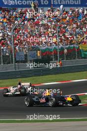 27.08.2006 Istanbul, Turkey,  Christian Klien (AUT), Red Bull Racing, RB2 leads Jenson Button (GBR), Honda Racing F1 Team, RA106 - Formula 1 World Championship, Rd 14, Turkish Grand Prix, Sunday Race