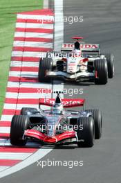 27.08.2006 Istanbul, Turkey,  Pedro de la Rosa (ESP), McLaren Mercedes and Rubens Barrichello (BRA), Honda Racing F1 Team - Formula 1 World Championship, Rd 14, Turkish Grand Prix, Sunday Race