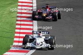 27.08.2006 Istanbul, Turkey,  Robert Kubica (POL), Test Driver, BMW Sauber F1 Team and Scott Speed (USA), Scuderia Toro Rosso - Formula 1 World Championship, Rd 14, Turkish Grand Prix, Sunday Race