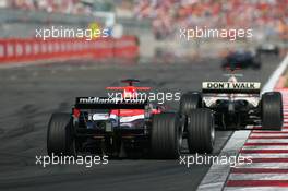 27.08.2006 Istanbul, Turkey,  Christijan Albers (NED), Midland MF1 Racing, Toyota M16 and Rubens Barrichello (BRA), Honda Racing F1 Team, RA106 - Formula 1 World Championship, Rd 14, Turkish Grand Prix, Sunday Race