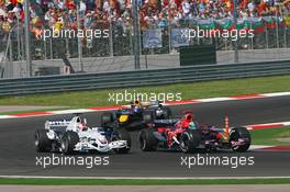 27.08.2006 Istanbul, Turkey,  Vitantonio Liuzzi (ITA), Scuderia Toro Rosso, STR01, Robert Kubica (POL), BMW Sauber F1 Team, F1.06 - Formula 1 World Championship, Rd 14, Turkish Grand Prix, Sunday Race