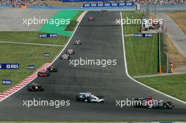 27.08.2006 Istanbul, Turkey,  Vitantonio Liuzzi (ITA), Scuderia Toro Rosso, STR01, Robert Kubica (POL), BMW Sauber F1 Team, F1.06, Christian Klien (AUT), Red Bull Racing, RB2 - Formula 1 World Championship, Rd 14, Turkish Grand Prix, Sunday Race