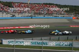 27.08.2006 Istanbul, Turkey,  Start crash, Nick Heidfeld (GER), BMW Sauber F1 Team, F1.06, Giancarlo Fisichella (ITA), Renault F1 Team, R26 - Formula 1 World Championship, Rd 14, Turkish Grand Prix, Sunday Race