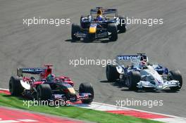 27.08.2006 Istanbul, Turkey,  Vitantonio Liuzzi (ITA), Scuderia Toro Rosso, STR01, Robert Kubica (POL), BMW Sauber F1 Team, F1.06 - Formula 1 World Championship, Rd 14, Turkish Grand Prix, Sunday Race