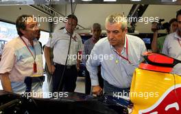 26.08.2006 Istanbul, Turkey,  Jonathan Wheatley (Red Bull Racing) and Calin Popescu Tariceanu (Rumaenischer Premierminister) - Formula 1 World Championship, Rd 14, Turkish Grand Prix, Saturday