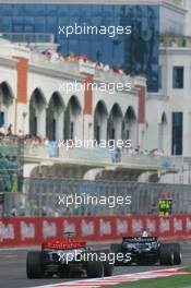 26.08.2006 Istanbul, Turkey,  Pedro de la Rosa (ESP), McLaren Mercedes, MP4-21, Mark Webber (AUS), Williams F1 Team, FW28 Cosworth - Formula 1 World Championship, Rd 14, Turkish Grand Prix, Saturday Qualifying