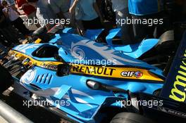 24.08.2006 Istanbul, Turkey,  The Renault with a new livery - Formula 1 World Championship, Rd 14, Turkish Grand Prix, Thursday