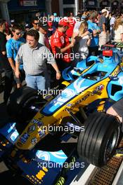 24.08.2006 Istanbul, Turkey,  The Renault in the pit lane with pit lane walkabout - Formula 1 World Championship, Rd 14, Turkish Grand Prix, Thursday