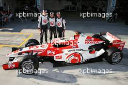 24.08.2006 Istanbul, Turkey,  Jenson Button (GBR), Honda Racing F1 Team with Anthony Davidson (GBR), Test Driver, Honda Racing F1 Team and Rubens Barrichello (BRA), Honda Racing F1 Team and the new Livery on Anthony Davidson's car - Formula 1 World Championship, Rd 14, Turkish Grand Prix, Thursday